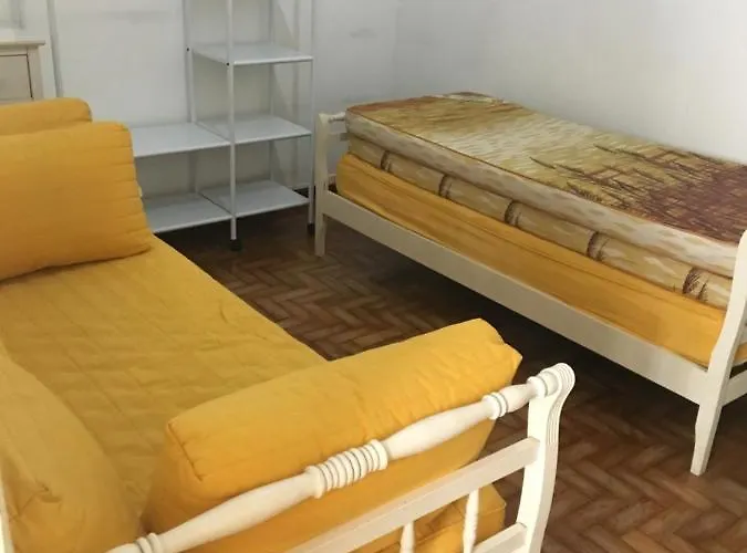 Apto na Enseada- 3 quadras da praia da enseada